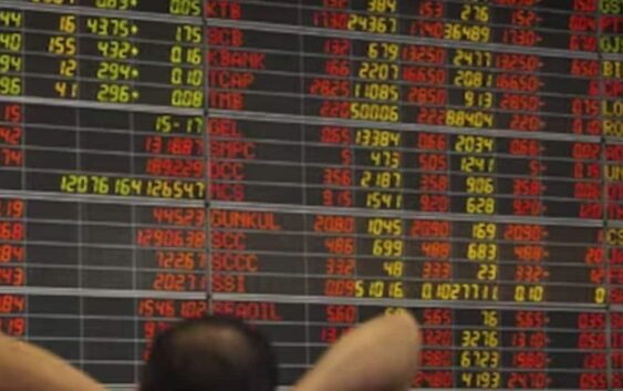 Stock Market Updates: Sensex Down 200 pts, Nifty Near 19,350; Nykaa Rises 4% - News18